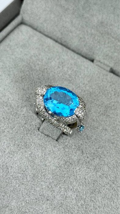 Каблучка з топазом та діамантами  Біле золото 585 проба - 13,10 грам