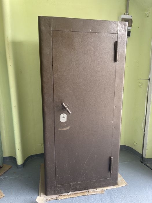 Шафи, меблі для кухні та офісу, дачі тощо