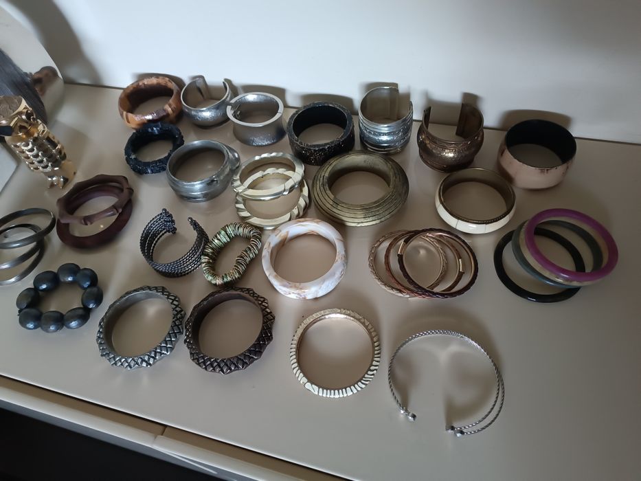 Várias pulseiras desde 1.5 €