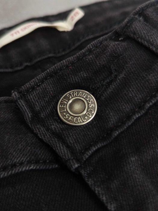 Damskie spodnie Levis 711 skinny W28 S