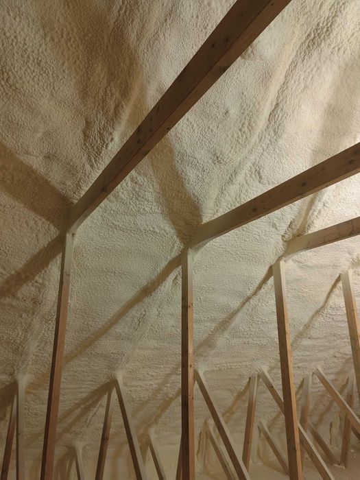 Ocieplenie pianą PUR Izolacje natryskowe DARMOWA WYCENA / Wolny termin