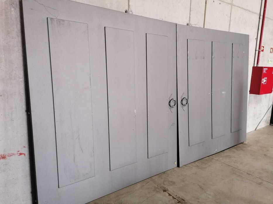 Portão Metálico de 2 Folhas em Aço – Estilo Clássico, Grande Dimensão