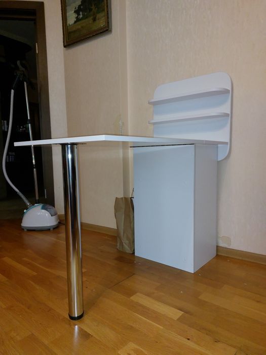 Продам стол маникюрный