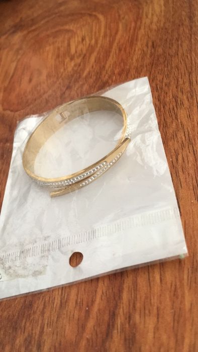 Pulseira Dourada Com Brilhantes Nova
