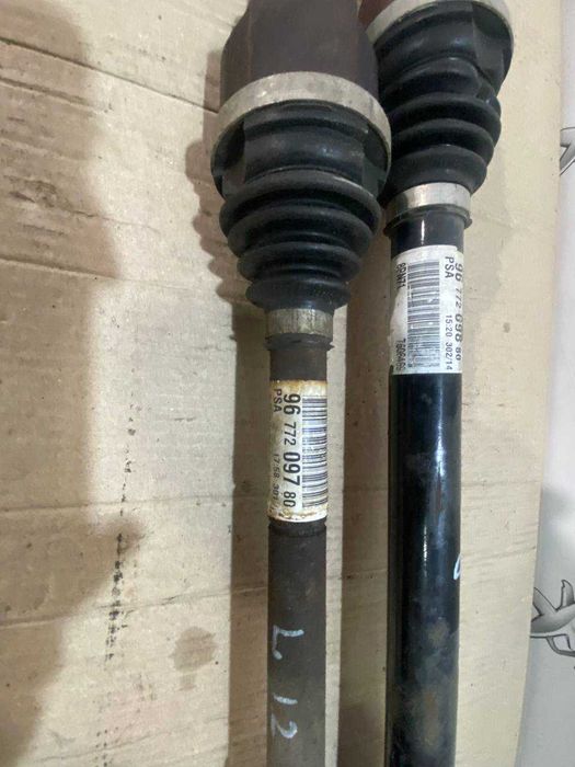 Піввісь передня права та ліва пежо  2008