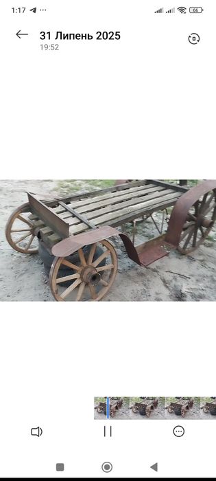 Тачанка старовинна під реставрацію.