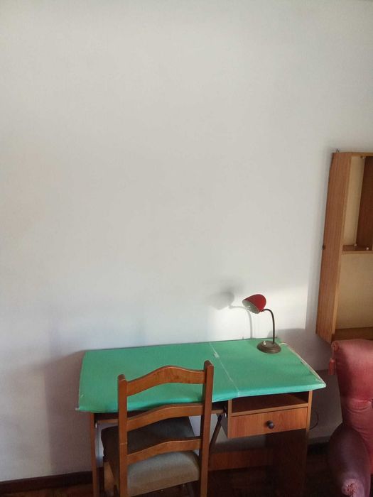 Alugo quarto no porto