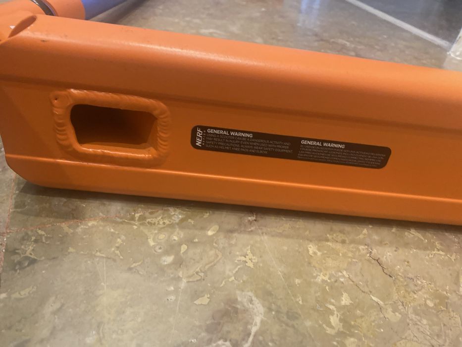 Trotinete Nerf impecável