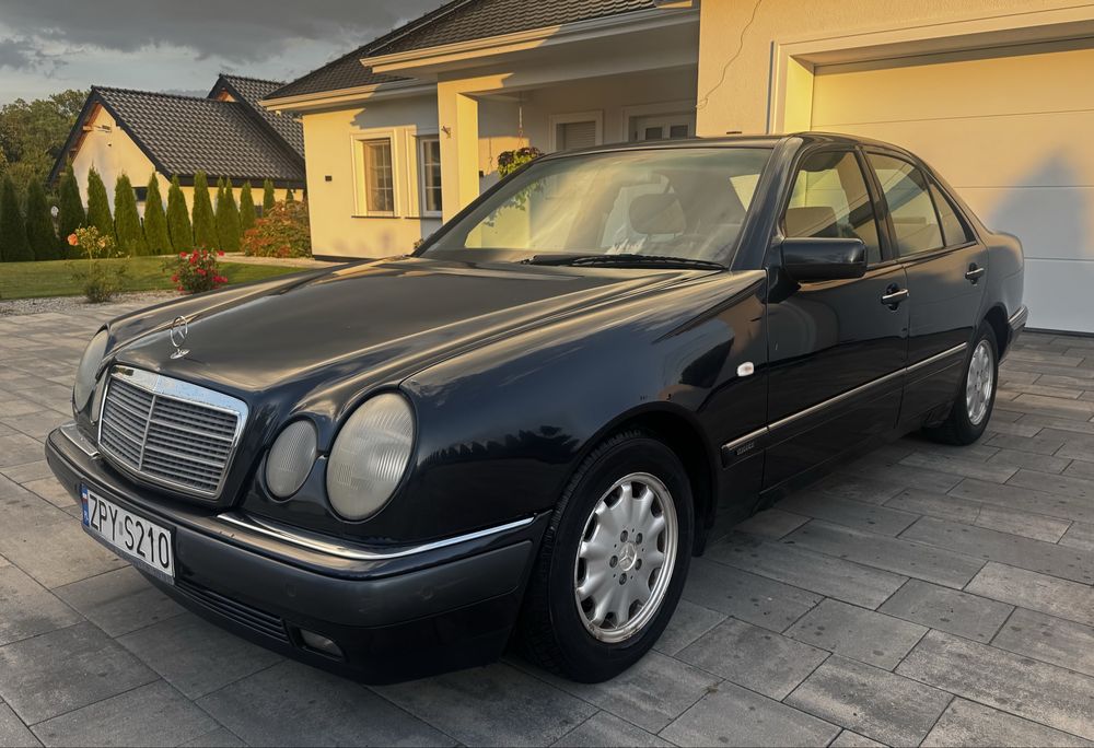 Mercedes - Benz  E200 benzyna, 1997 rok