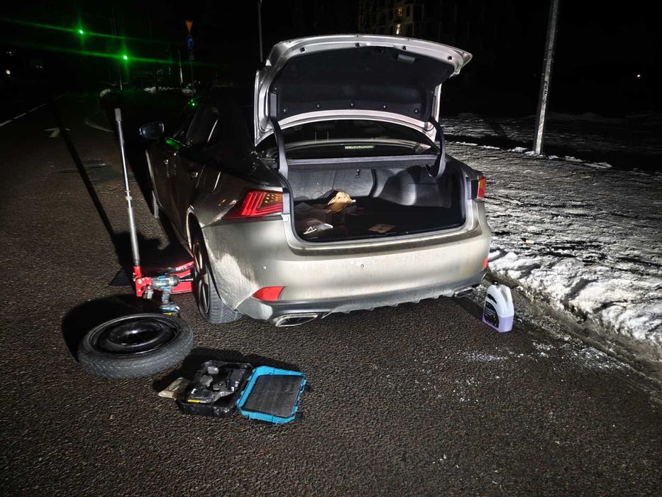 Технічна допомога в дорозі, Евакуатор, підзарядка АКБ, заміна колеса