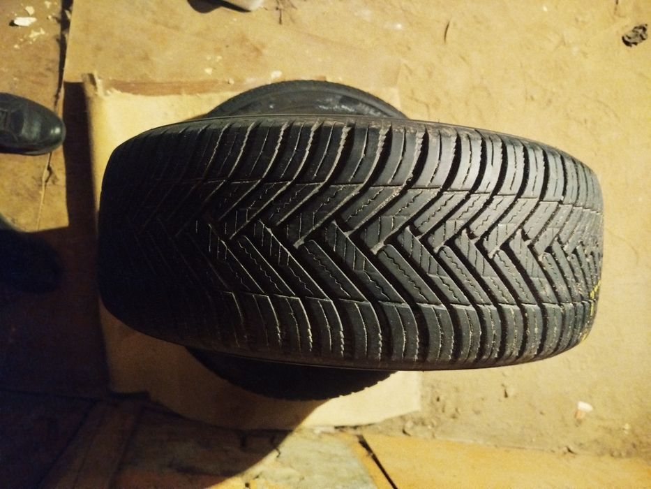 Продам всесезонну гуму205/55/16