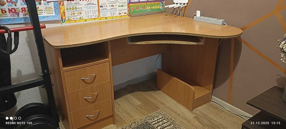 Стол компьютерный