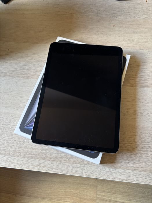 Sprzedam Ipad air 11 m3 + klawiatura