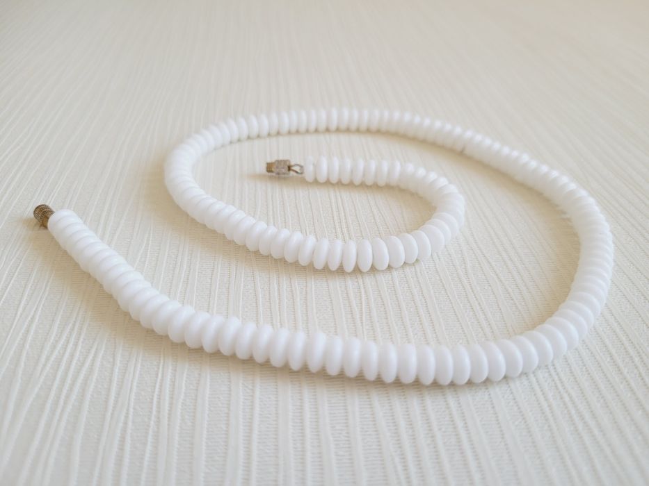 Вінтажний білий чокер із намистин