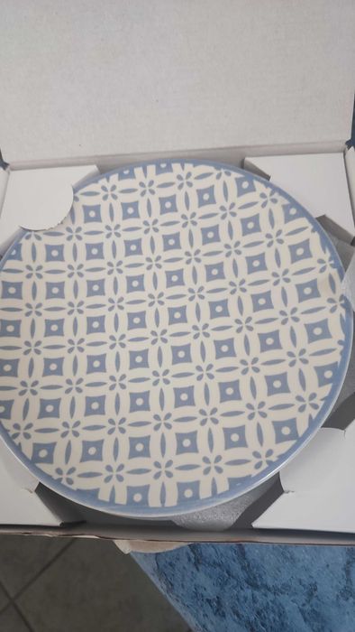 Talerze włoskiej firmy w zestawie 2 sztuki