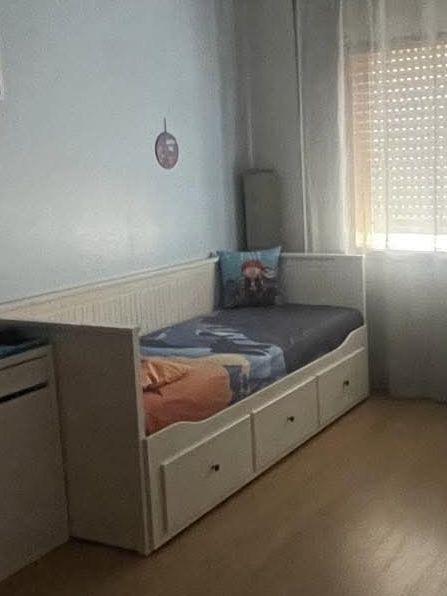 Cama HEMNES IKEA + 2 colchões