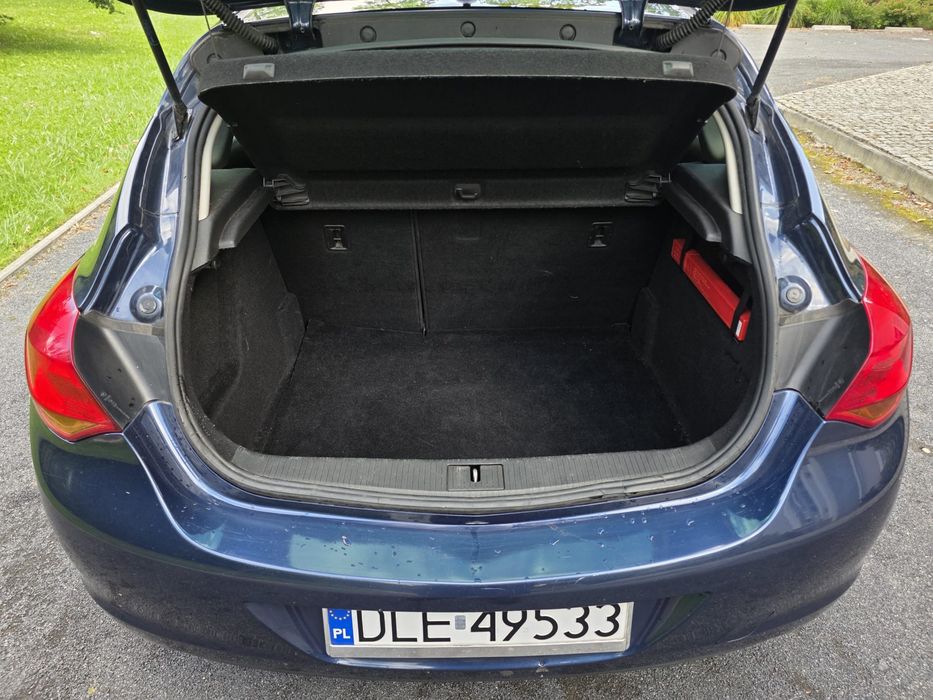 Opel Astra 2011r 1.4 benzyna 100 KM