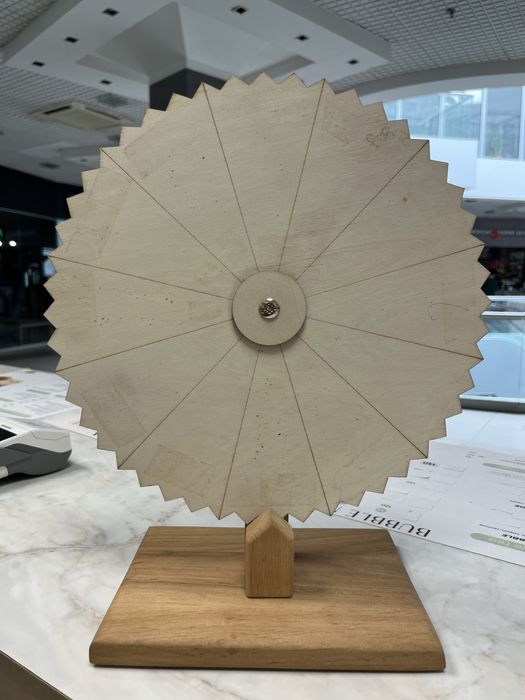 Колесо фортуни деревʼяне