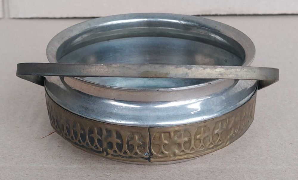 Ваза конфетница ссср нержавейка+латунь.
Редкая. Коллекционирование