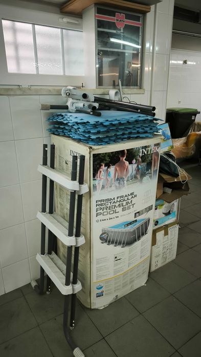 Piscina INTEX de 4m x 2m x 1m completa com muitos acessórios