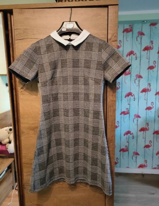 Sukienka z kołnierzykiem