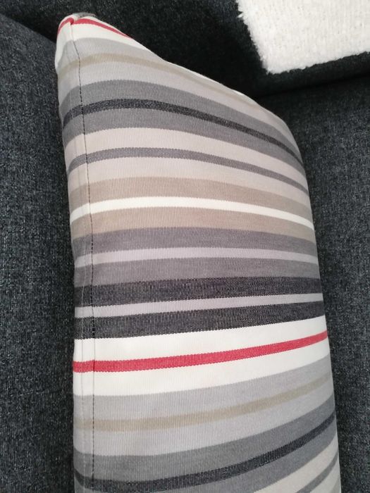 Almofada karlstad (IKEA) com recheio - ótimo estado