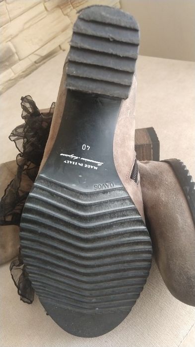 Buty damskie na obcasie 39/40