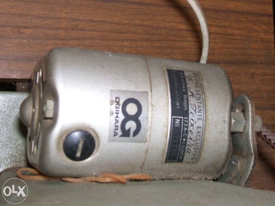 Maquina costura oliva