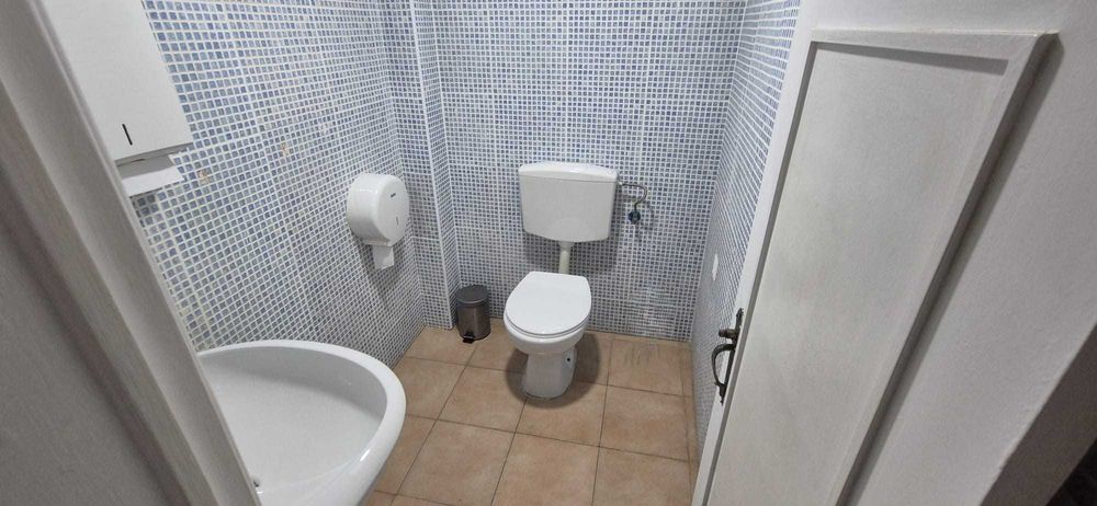 Loja de 64m na Amadora, Venteira, com 2 pisos