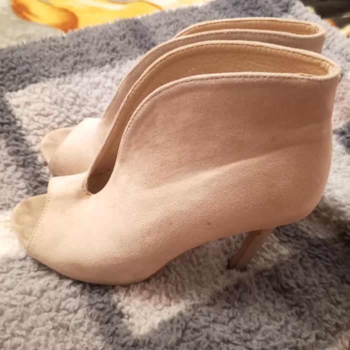 Piękne zamszowe botki 37