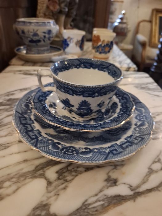 Elegancki zestaw śniadaniowy z porcelany