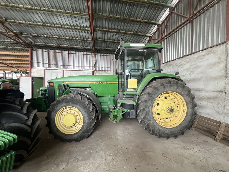 John Deere 8100