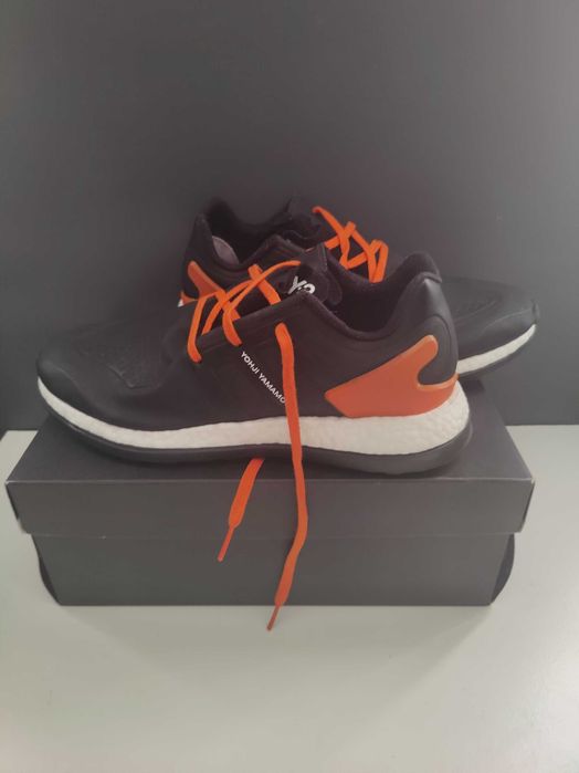 sapatos yeezy novos