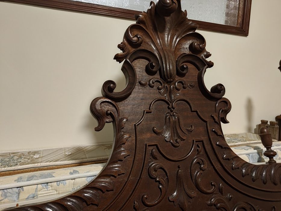 Estrutura de cama de casal em madeira maciça
