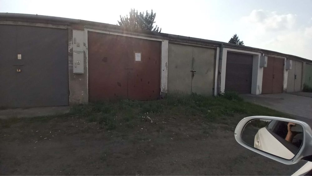 Garaże Os 9 maja