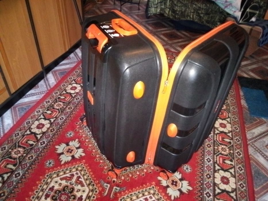 Чемодан  лёгкий  производство Турция