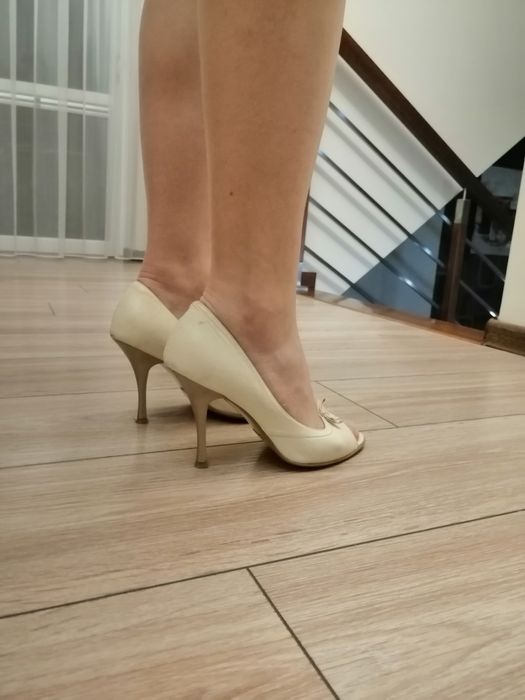 Buty Bolucci skórzane 37 kremowe