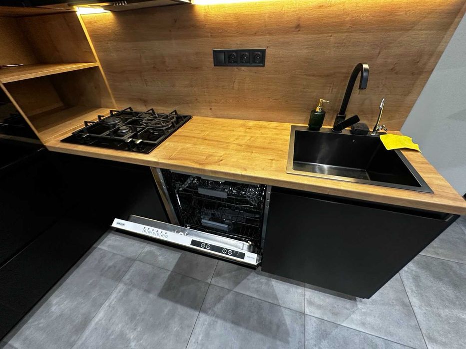 Продається сучасний котедж в м. Тячів