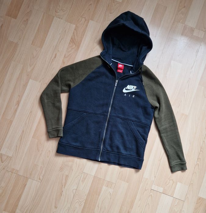 Bluza Nike Air Nsw Fleece Hoodie
Rozmiar: S/M
Wymiary:
Szerokość mierz