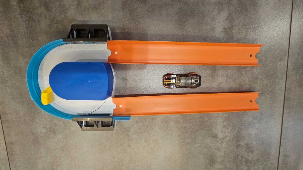 Hot Wheels Track Builder regulowany zakręt z przyspieszeniem