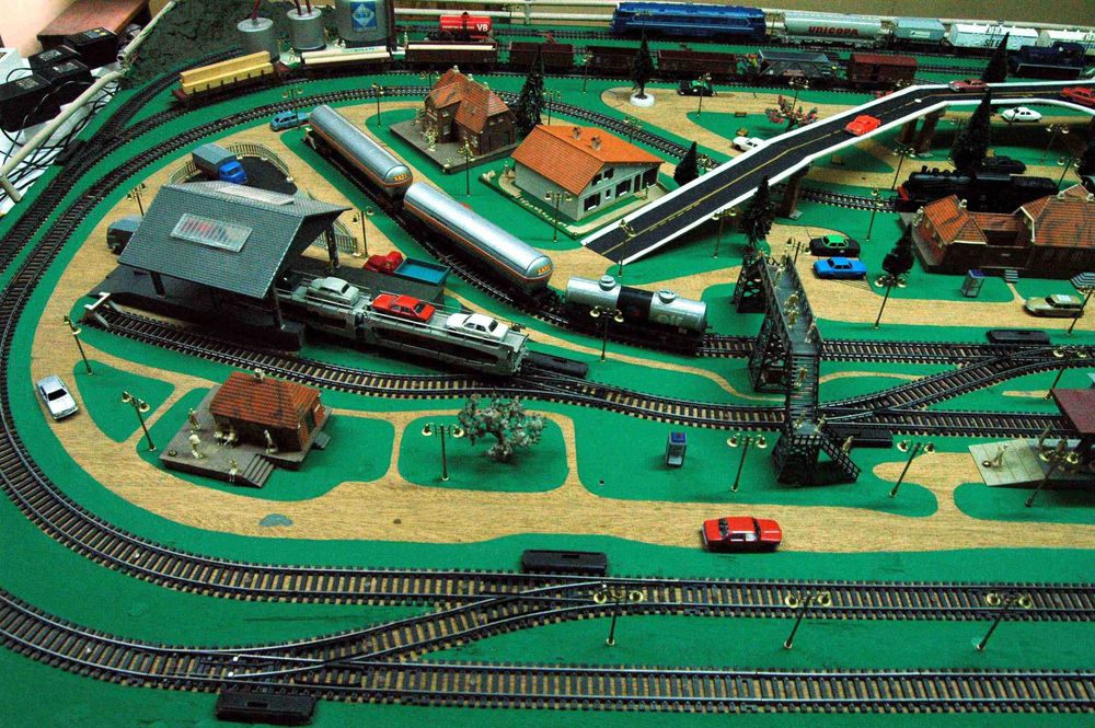 Pista de combóios H0 - Layout 245cm x 123cm NOVO PREÇO para desocupar