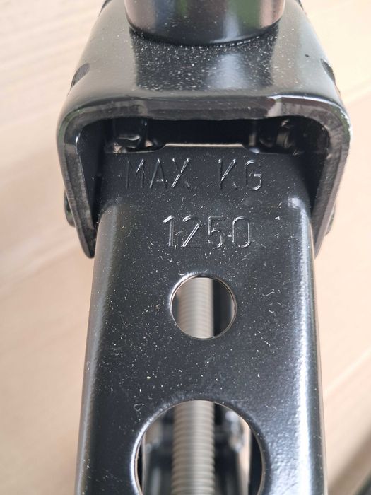Домкрат Tesla Opel Renault
