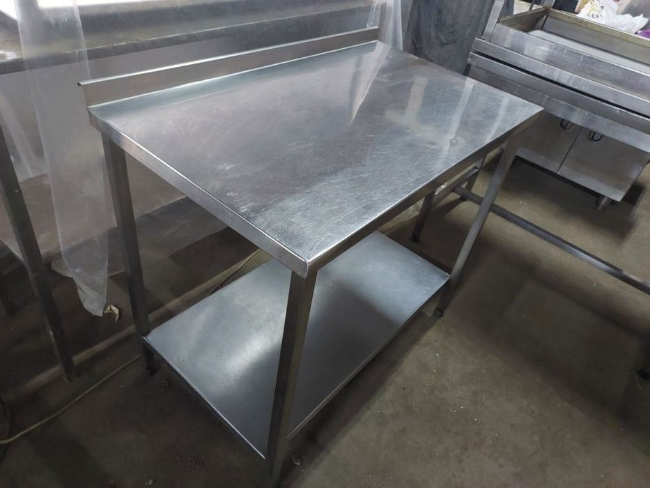Продам Б/У Столы, мойки, полки, стеллажи. из нержавейки .