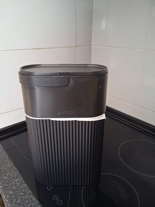 Máquina de café Nespresso vertuo plus