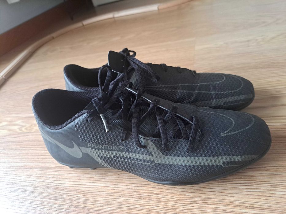 Chuteira Nike cor preta n 40