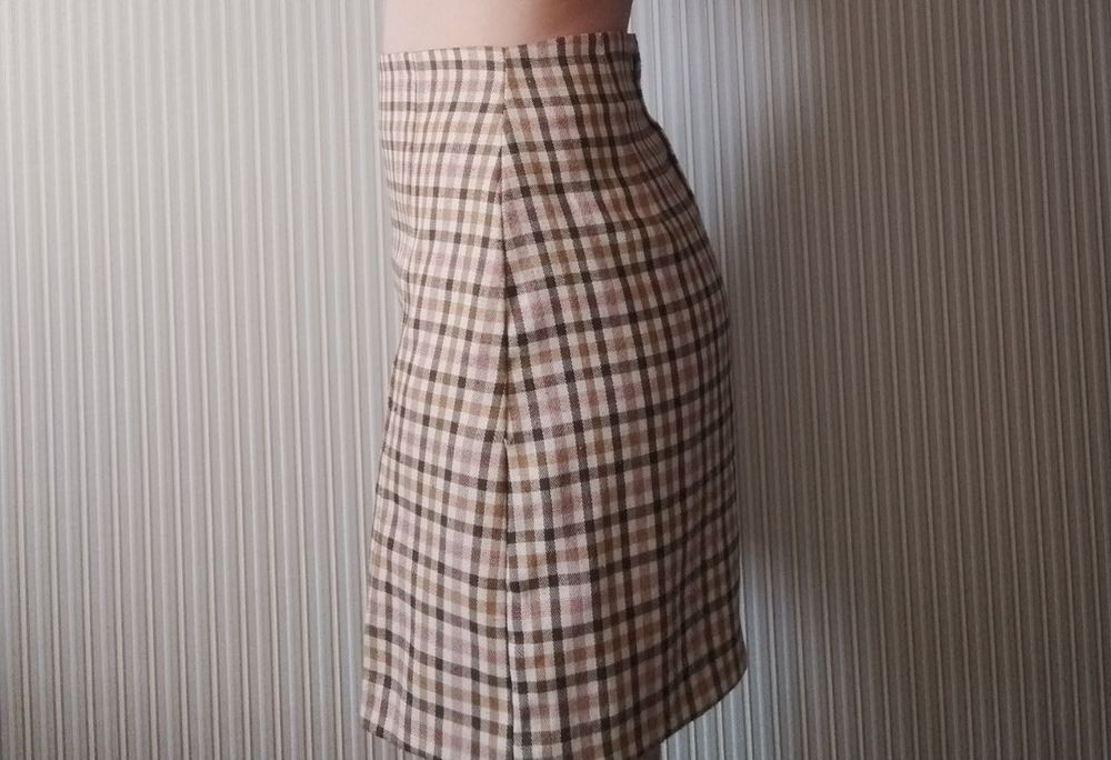 Спідниця бежева у клітинку