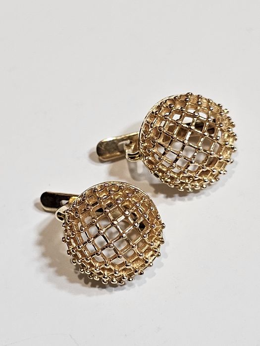 Произведение искусства в золоте.