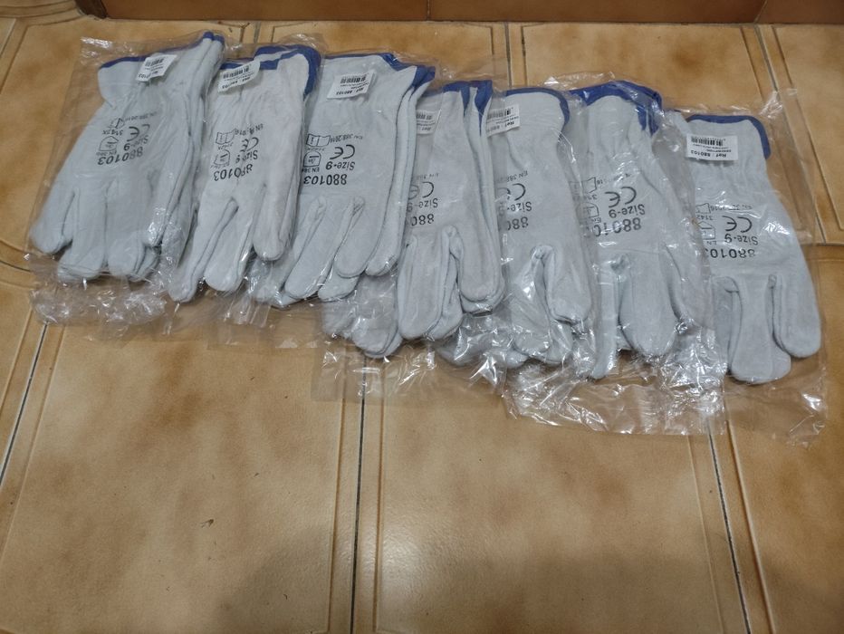 Luvas de couro,novas para estrear.