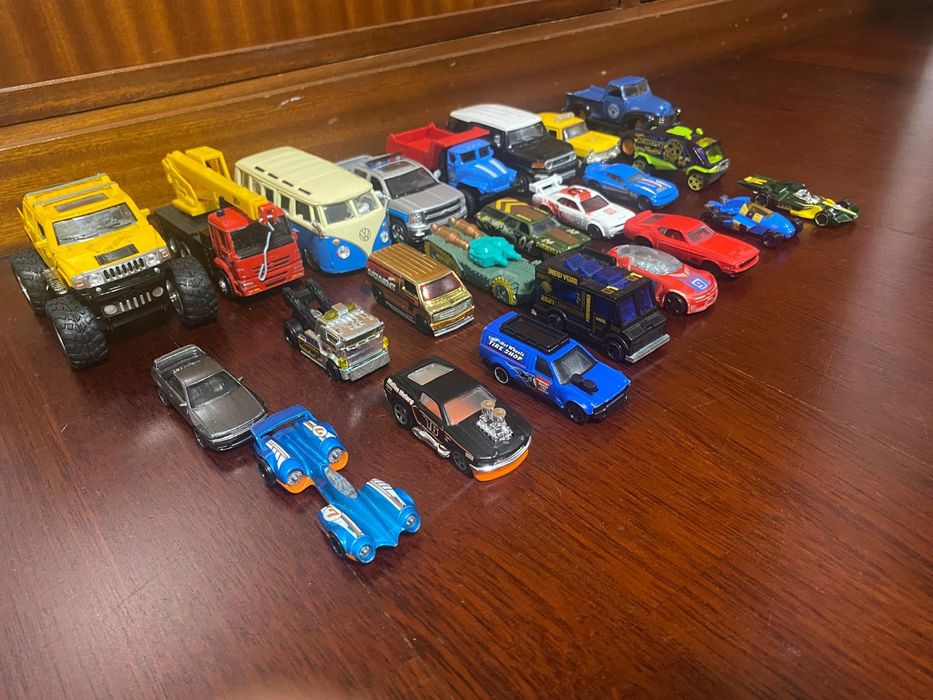Vendo carros de brinquedo