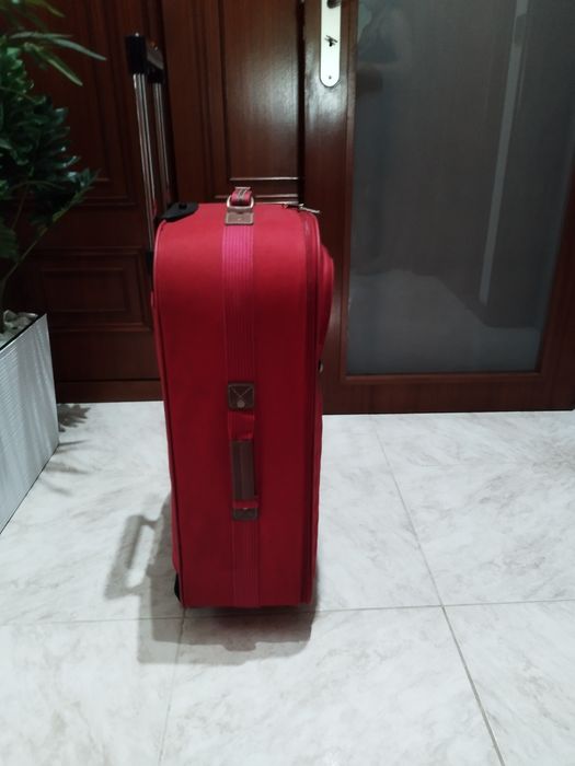 Mala de viagem vermelha